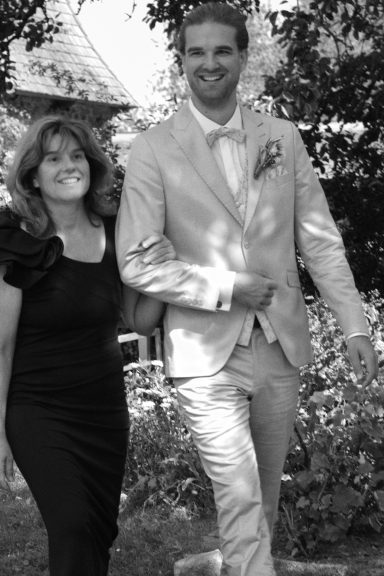 Trauung und Hochzeit eines jungen sympathischen Paares